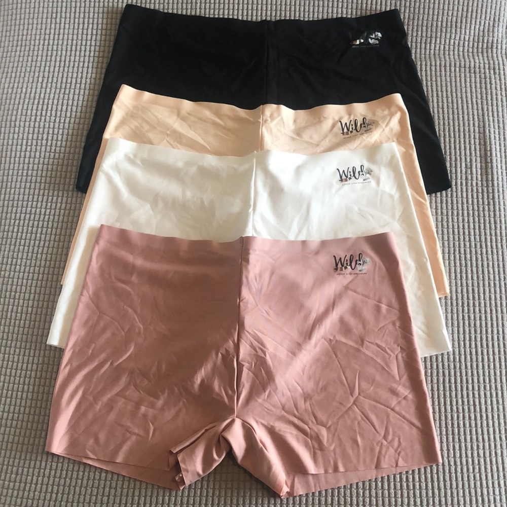 Pack of 4 new women undergarment 1xl, seamless, has stretch